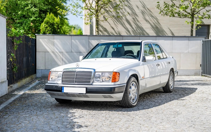 Mercedes-Benz W124 (1984-1993) cena 129000 przebieg: 28384, rok produkcji 1993 z Warszawa małe 742